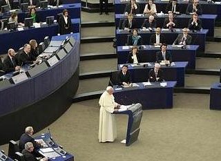 El Papa Francisco, en el Parlamento Europeo y la Comisión. Discurso del Papa Francisco en la Eurocámara